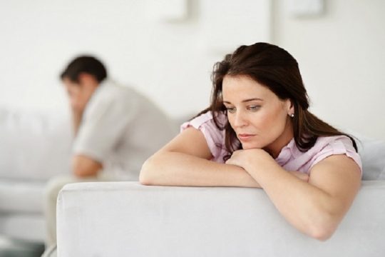 Mãn kinh sớm: Nguyên nhân, dấu hiệu và cách xử lý kịp thời 8 Mãn kinh sớm ảnh hưởng đến đời sống gia đình