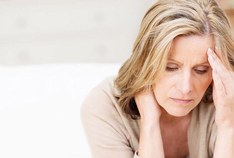 Mệt mỏi tiền mãn kinh là triệu chứng dễ gặp ở phụ nữ trung niên