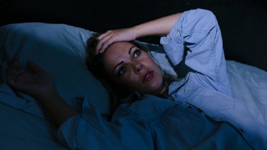 Phụ nữ tiền mãn kinh mất ngủ: Nguyên nhân và cách điều trị hiệu quả 4 Phụ nữ tiền mãn kinh mất ngủ