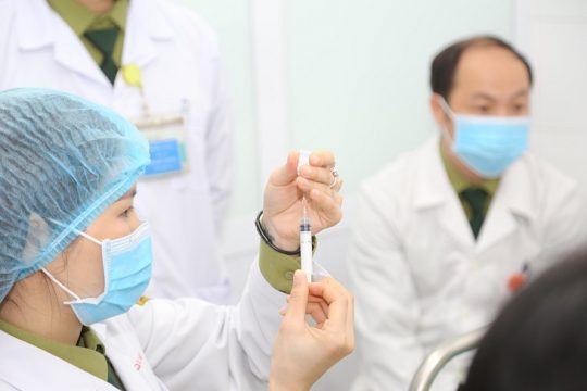 Mục tiêu năm 2021 có vắc xin COVID-19 trong nước 6 Bộ Y tế đề xuất mục tiêu có vắc xin để phòng COVID-19, từng bước đáp ứng nhu cầu phòng, chống dịch và phục vụ phát triển kinh tế- xã hội của đất nước trong năm 2021; bảo đảm có đủ vắc xin từ năm 2022 trở đi - Ảnh minh họa