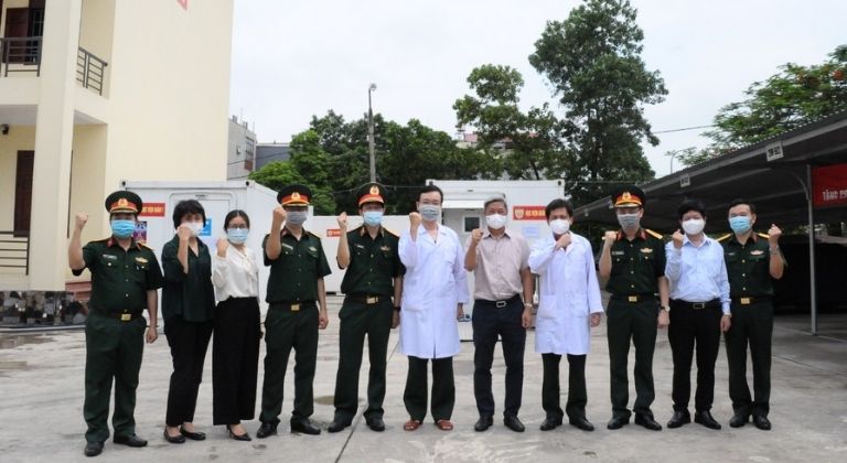 Thứ trưởng Bộ Y tế Nguyễn Trường Sơn làm việc cùng đoàn của Trung tâm Nhiệt đới Việt - Nga.